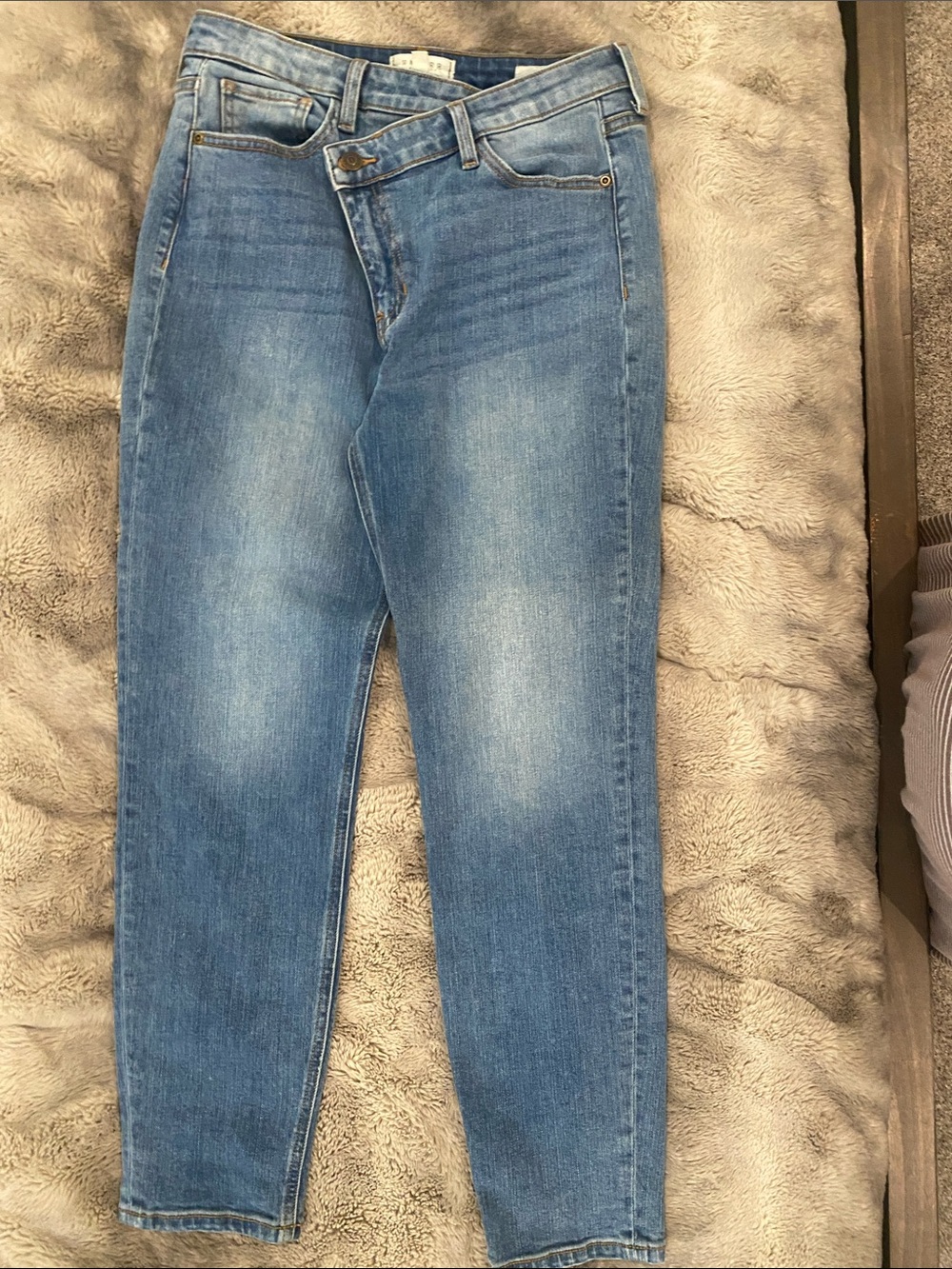 Women’s Straight Leg Jeans in Light Blue